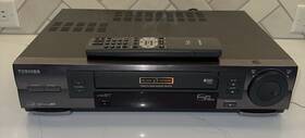 Toshiba W-804 Vcr Tape Video Cassette Recorder Vhs Player And Remote Tested