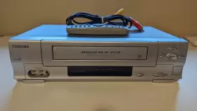 W525 Toshiba 4 Head Hi-fi Vcr And Remote Tested Works Good W525 Toshiba 4 Head Hi-fi Vcr And Remote Tested Works Good