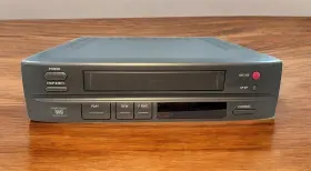 4220hf Zenith Vintage Vrm Vcr 4-head Auto Tracking Remote Tape Manual Tested