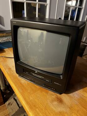 Zenith Tvbr1320z 13-inch Color Tv-vcr Combo No Remote Tested-works