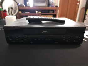 Vr2160 Zenith Vhs Video Cassette Player With Remote Plays Vr2160 Zenith Vhs Video Cassette Player With Remote Plays