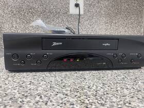 Zenith Vr4107 Vhs Vcr Player Recorder With Remote