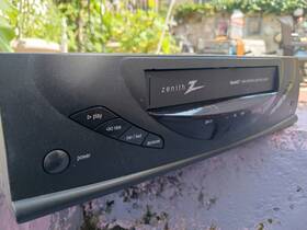 Zenith Vrb410 Model Vhs Vcr 4 Head. Not Working. For Parts Or Repair