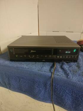 Zenith Vre200 Vhs Vcr Player Recorder - No Remote Tested -vintage Heavy Duty