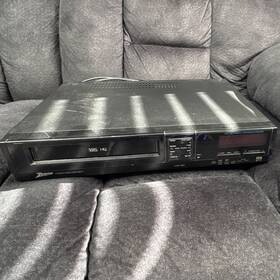 Zenith Vrf150 Vhs Hq 4-head Video Cassette Player Recorder- For Parts Only