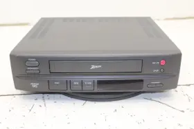 Vrm4130 Zenith Video Cassette Recorder - No Remote