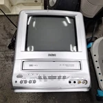 Vintage Rca 9" Tv Vcr T09085 Portable Retro Gaming Silver No Remote Used. Price: $249.88.